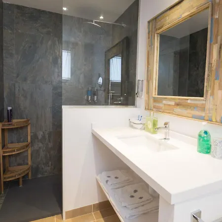 De Lujo Frente A La Playa Vila Binisafua