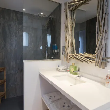 De Lujo Frente A La Playa فيلة Binisafua