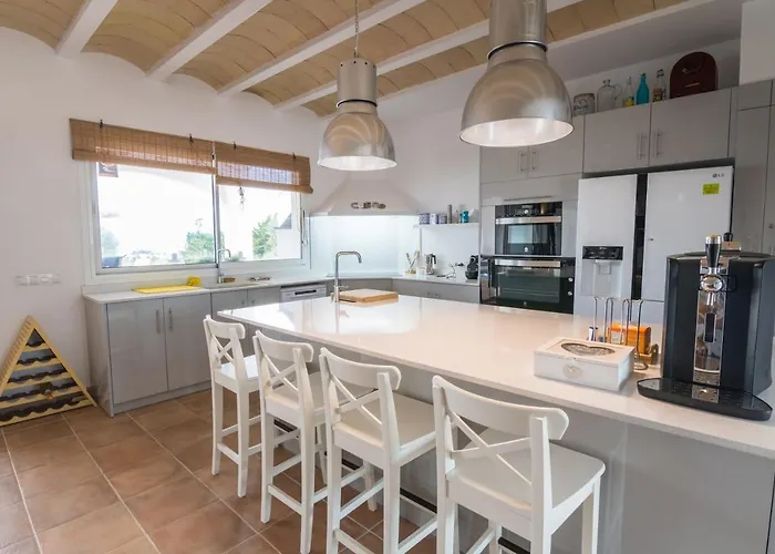 De Lujo Frente A La Playa Binisafua